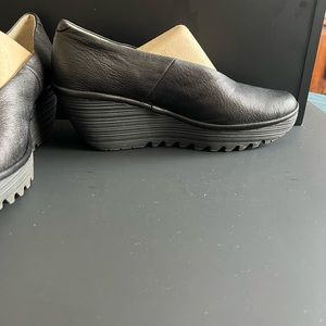 Fly London size 40 (9-9.5) Black Leather